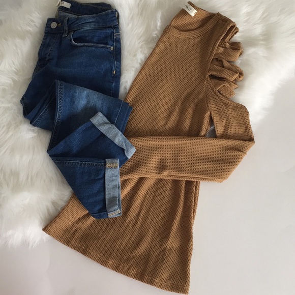 1 left ❗️ medium Open shoulder long sleeve top - Picture 5 of 8